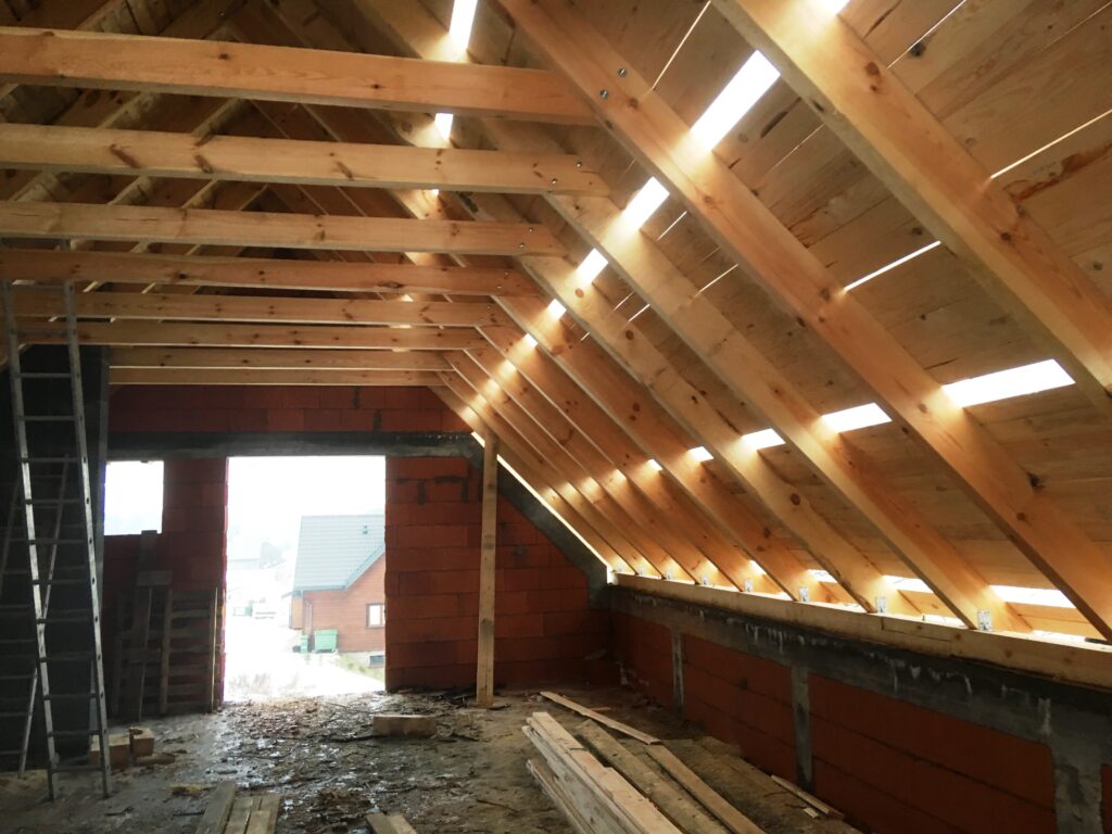 Widok więźby dachowej